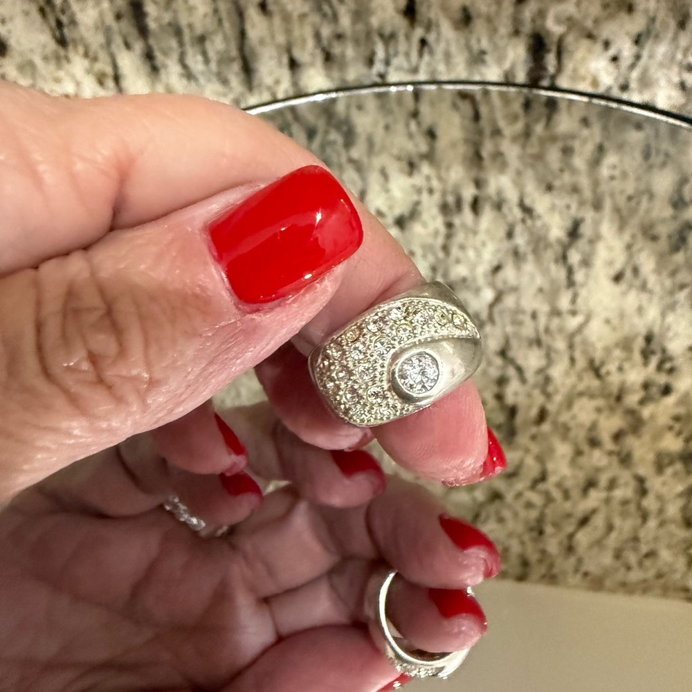 Elegant 925 Silver Ring with Crystal Accents
